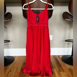 Lulu’s red midi dress
